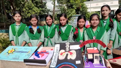गिरिडीह : विज्ञान प्रदर्शनी में छात्राओं ने पेश किये एक से बढ़कर एक मॉडल