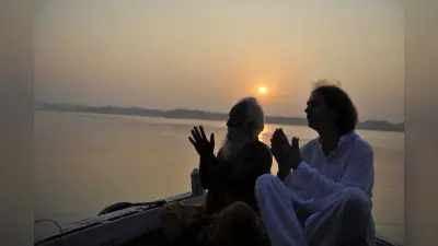 काशी में नवरात्रि मना रहे जर्मन राजदूत वॉल्टर, ट्विटर पर शेयर की शहर बनारस और घाट गंगा की कहानी