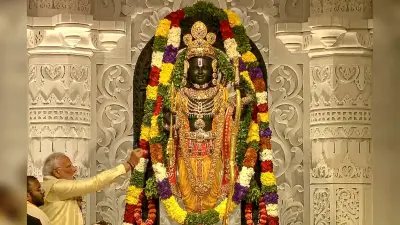 माथे पर तिलक-चेहरे पर मुस्कान, अयोध्या में फिर विराजे श्रीराम, देखें PHOTOS