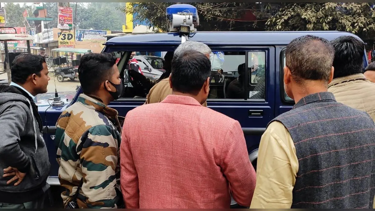 Pilibhit News: पीलीभीत में स्कूल के बाहर छात्रा के अपहरण की कोशिश, बदमाशों की तलाश में जुटी पुलिस