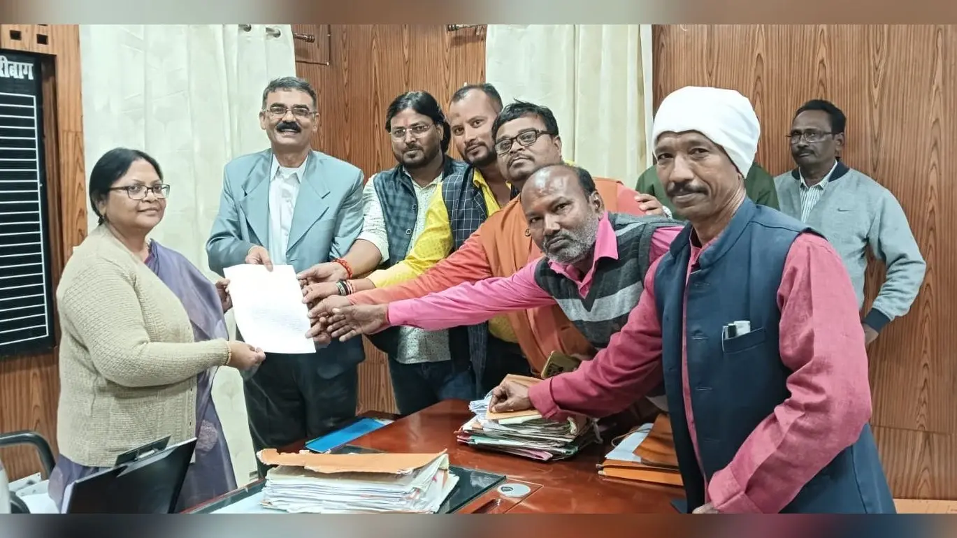 झारखंड : बेरमो को जिला बनाने के लिए आयुक्त को सौंपा ज्ञापन