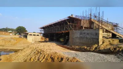 गिरिडीह : 4 वर्ष में पूरा नहीं पुल निर्माण, लोगों की बढ़ी परेशानी, अरगा नदी पर बन रहा है पुल