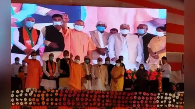 Diwali 2021: उत्तर प्रदेश के लोगों को दीपावली गिफ्ट, पेट्रोल-डीजल के दामों में 12-12 रुपए कमी का ऐलान