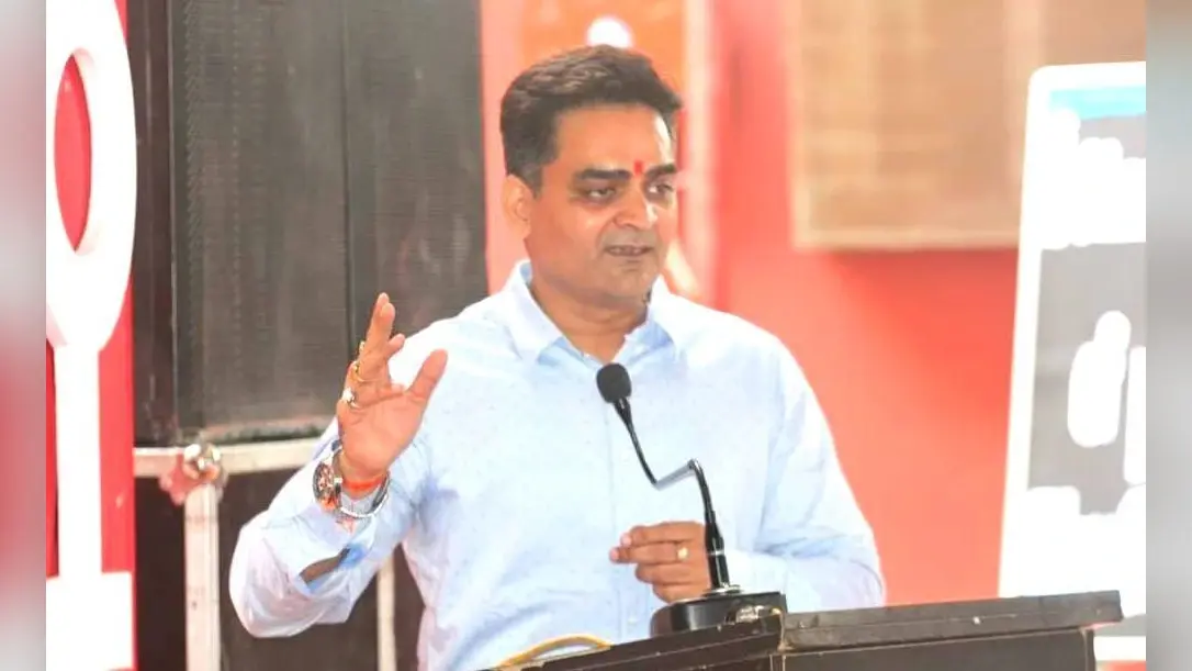 Varanasi News: वाराणसी में किन्नरों ने बच्चे के जन्म की खुशी में वसूले 25 हजार, पीड़ित ने पुलिस से मांगा इंसाफ