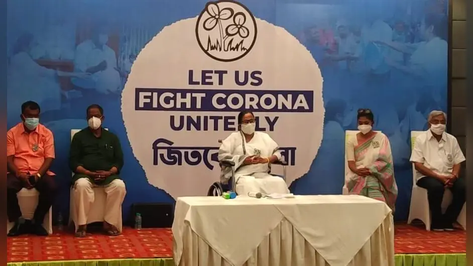 UP, गुजरात को वैक्सीन और ऑक्सीजन सिलिंडर देने में तरजीह, ममता का केंद्र पर कोरोना संकट में भेदभाव का आरोप