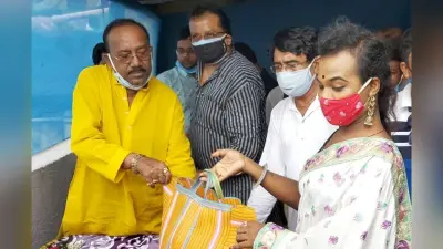 विधायक तपन दासगुप्ता ने ली किन्नरों की सुध, कोरोना संकट से जूझ रही इस आबादी को दी अनाज की सौगात