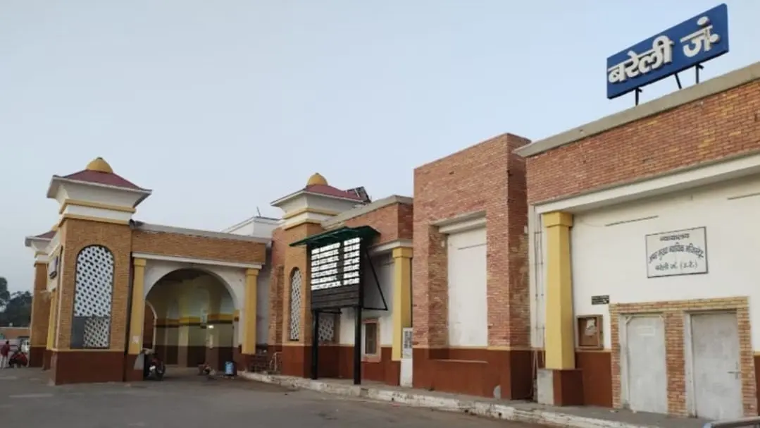 Bareilly News: शराब के नशे में काशी विश्वनाथ एक्सप्रेस में फायरिंग, GRP की गिरफ्त में आरोपी