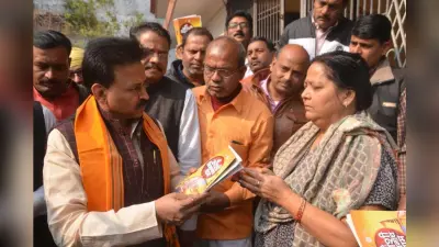 काशी विश्वनाथ धाम के लोकार्पण के बाद घर-घर पहुंचाया जा रहा प्रसाद, आठ लाख घरों के दरवाजे पर दस्तक देगी बीजेपी