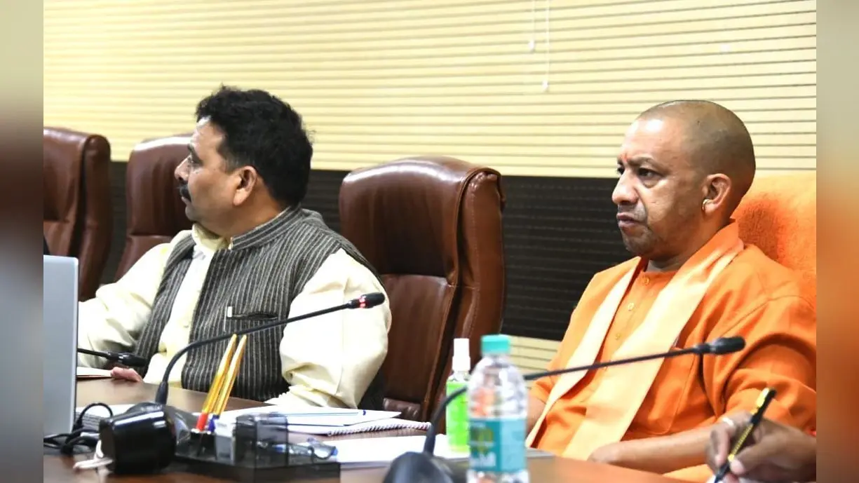 काशी विश्वनाथ कॉरिडोर के लोकार्पण को लेकर सीएम योगी की बैठक, चेतावनी- काम करें, नौटंकी नहीं