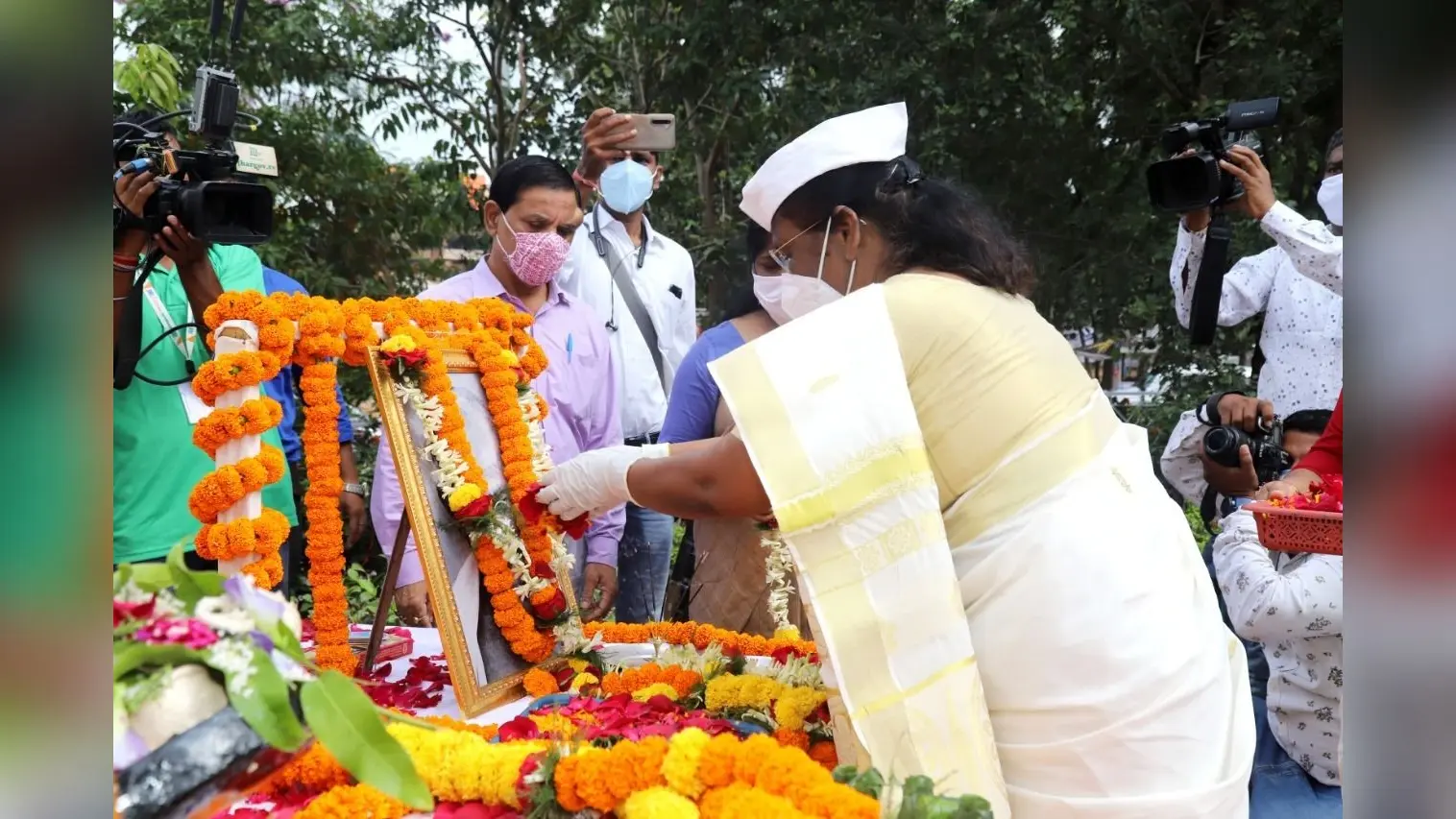 Gandhi Jayanti 2020 : बापू के बताये मार्ग पर चलकर ही आयेगा बदलाव : द्रौपदी मुर्मू