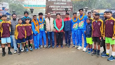 Khelo India: झारखंड फुटबॉल टीम में शामिल खरसावां के खिलाड़ियों का गांव में भव्य स्वागत