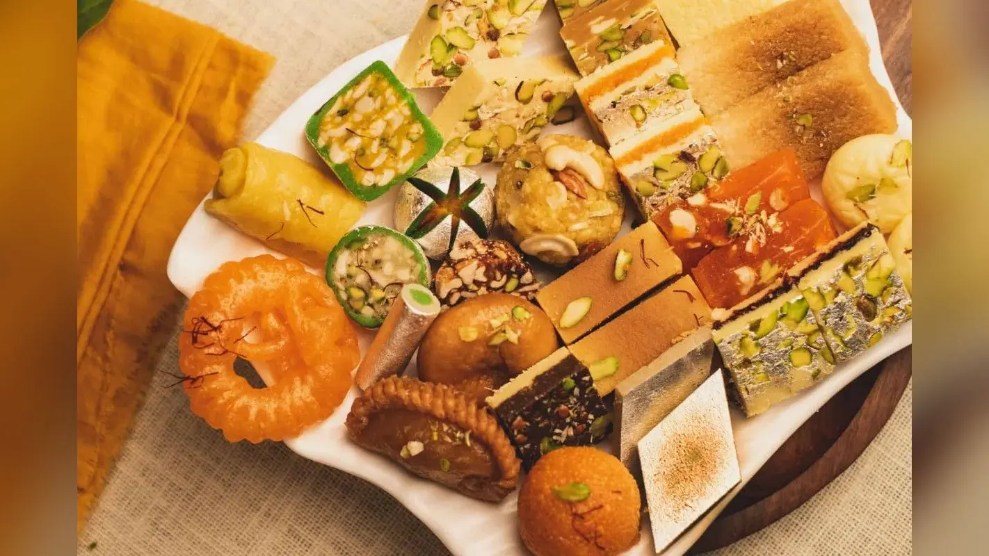 Lucknow Famous Sweets: ये हैं लखनऊ की फेमस मिठाई, जा रहे हैं घूमने तो स्वाद लेना न भूलें