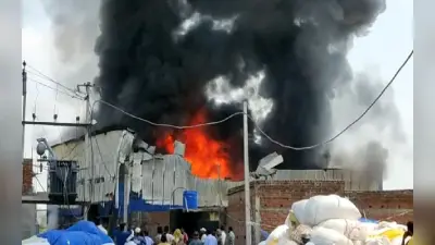 रांची के ओरमांझी में लगी भीषण आग, धू-धू कर जली प्लास्टिक फैक्ट्री