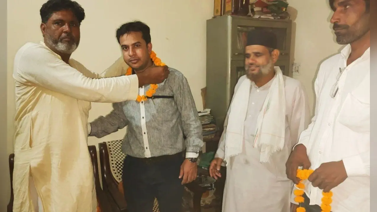 Moradabad News: AIMIM नेता का ऐलान- जो वसीम रिजवी को जूते मारेगा, उसे 11 लाख रुपये इनाम दिया जाएगा