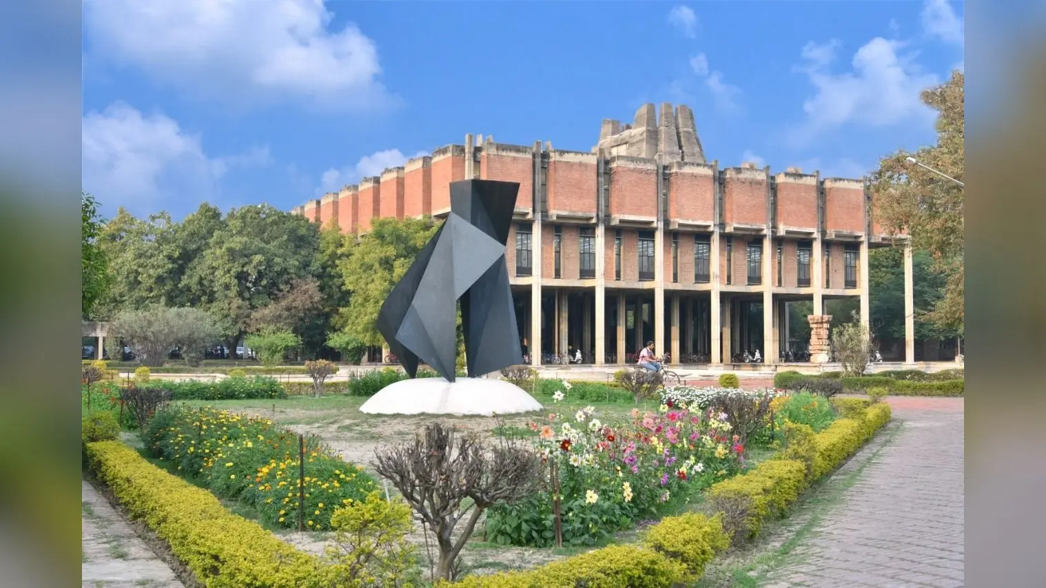 Kanpur News: वैश्विक स्तर पर स्टार्टअप को बढ़ावा देगा IIT कानपुर, टोरंटो बिजनेस सेंटर के साथ की साझेदारी