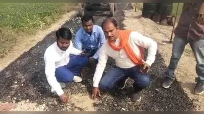 Gorakhpur: हाथ से सड़क उखाड़ने का वीडियो हुआ वायरल, ठेकेदार के खिलाफ हुई कार्रवाई, रुका काम
