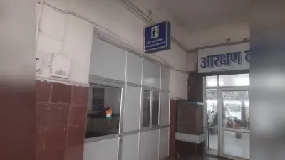 Agra: राजा मंडी रेलवे स्टेशन पर TC का डर खत्म, अब बेधड़क निकल रहे बेटिकट यात्री, जानें क्या है पूरा मामला