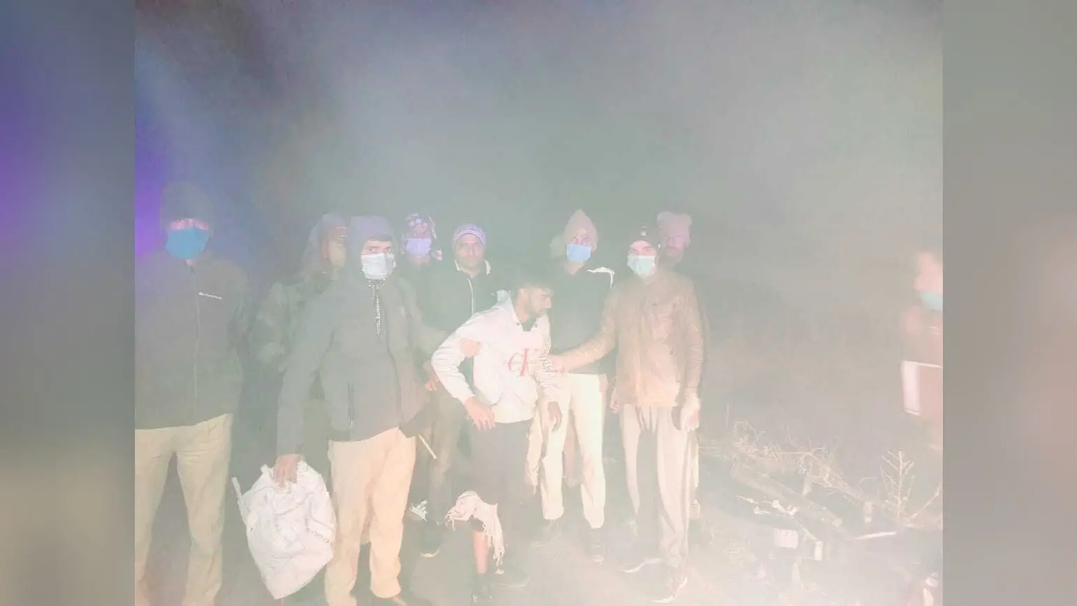 Agra News: गिरफ्त से फरार बदमाश के साथ हुई पुलिस की मुठभेड़, पैर में लगी गोली, पुलिस ने दबोचा