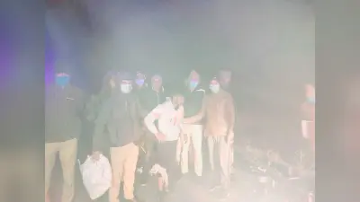 Agra News: गिरफ्त से फरार बदमाश के साथ हुई पुलिस की मुठभेड़, पैर में लगी गोली, पुलिस ने दबोचा