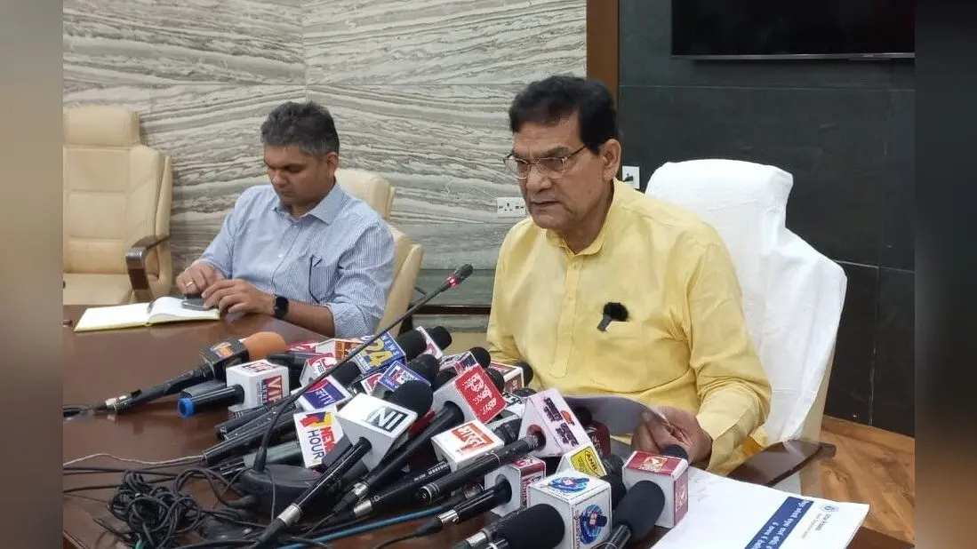 UP News: बिजली विभाग में एस्मा लागू, ऊर्जा मंत्री एके शर्मा का ऐलान-हड़ताली कर्मचारियों पर होगी कार्रवाई