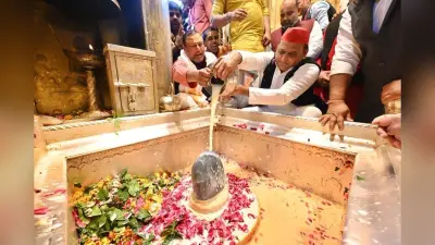 Samajwadi Party: अखिलेश यादव ने किये काशी विश्वनाथ के दर्शन, कहा आम लोगों का जीवन बेहतर होने की प्रार्थना की