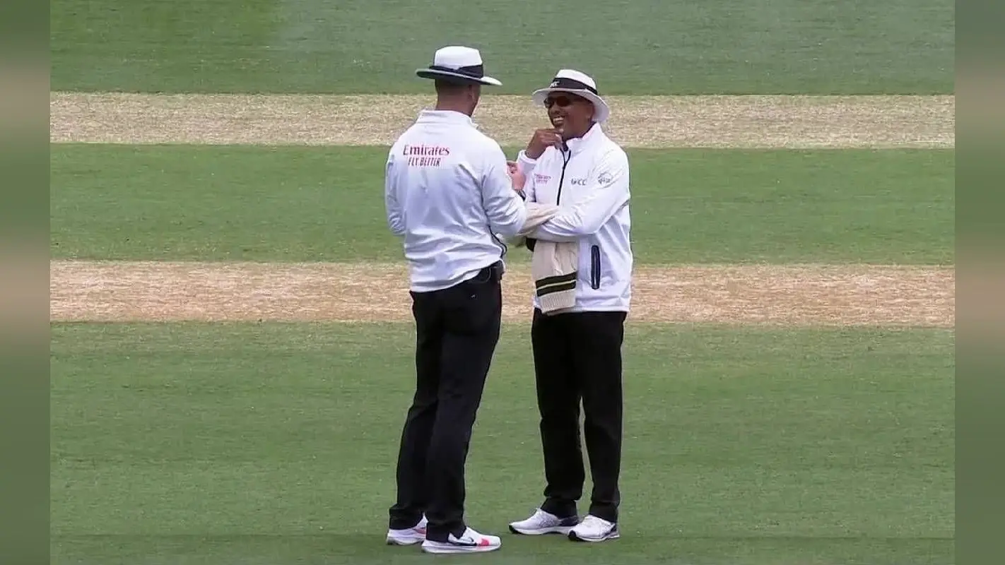 AUS vs PAK Test: लिफ्ट में फंस गए थर्ड अंपायर, थोड़ी देर के लिए रोकना पड़ा खेल