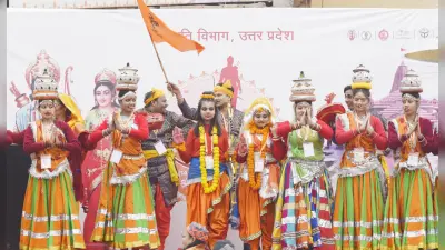PHOTO: श्री राम के प्राण प्रतिष्ठा आयोजन में झूम रही अयोध्या नगरी, फूलों से बनाए गए तोरण द्वार