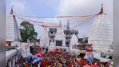 बाबा बैद्यनाथ धाम में कूपन दर्शन बंद, उमड़ी कांवरियों की भीड़