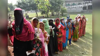 Bihar Election 2020: लोकतंत्र के आँगन में मतदाताओं ने कारोना को दी मात, लोगों ने जमकर की वोटों की बरसात