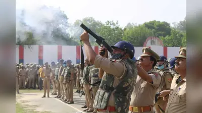 बरेली पुलिस ने बलवाइयों पर किया लाठीचार्ज-छोड़े आंसू गैस के गोले, मॉक ड्रिल में किया बलवा परेड का प्रदर्शन