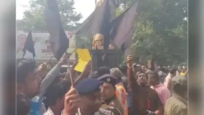 WB News : बर्दवान विश्व विद्यालय में राज्यपाल को छात्रों ने दिखाया काला झंडा, लगाये गो बैक के नारे