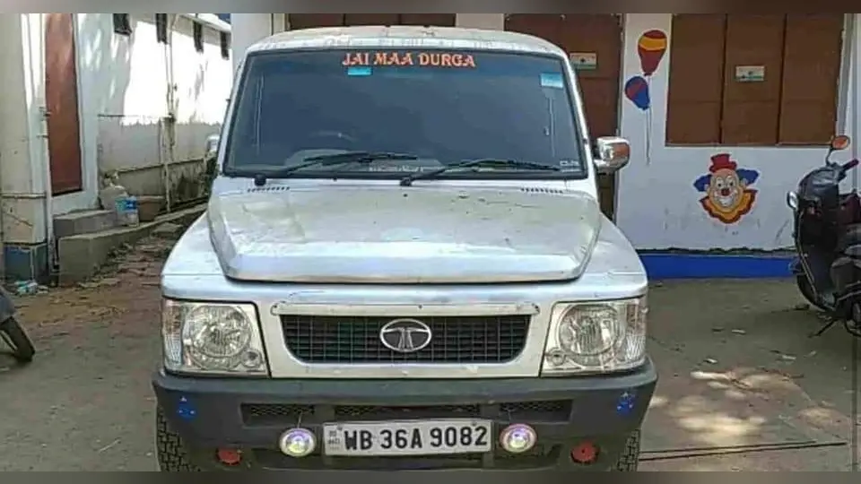 खेला होबे भयंकर! बीरभूम में विस्फोटकों से भरा वाहन जब्त, रामपुरहाट-दुमका सड़क पर पकड़ायी कार