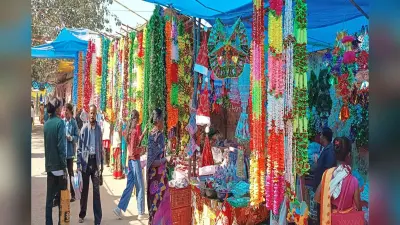 सिमडेगा में क्रिसमस को लेकर सजा बाजार, खरीदारी शुरू