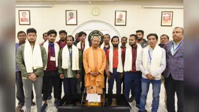UP News: उत्तरकाशी टनल हादसे के श्रमिकों ने सीएम योगी से की मुलाकात, सुरंग में फंसे रहने पर बताए अपने अनुभव