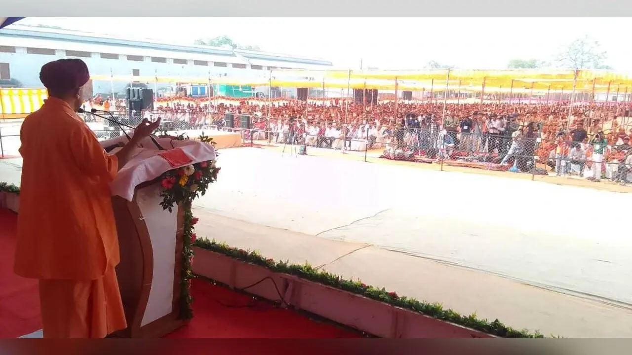 Gujarat Election: सीएम योगी आदित्यनाथ ने गुजरात में बीजेपी के लिये की ताबड़तोड़ 22 रैली और 3 रोड शो