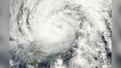 Cyclone Tracker: तबाही मचाने आ गया चक्रवाती तूफान ‘क्रेथोन’, मूसलाधार बारिश की चेतावनी, स्कूल-ऑफिस बंद