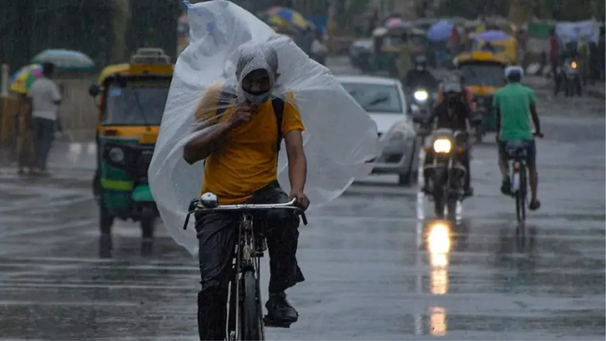 Delhi Weather : दिल्ली में देर शाम रिमझिम बारिश, जानें कैसा रहेगा अगले दो दिन का मौसम