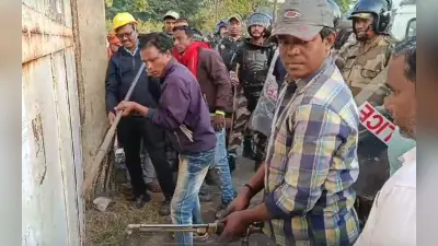 जमीन के बदले नौकरी एवं मुआवजे की मांग कर रहे आदिवासी दंपती को माइनप कंपनी से खदेड़ा