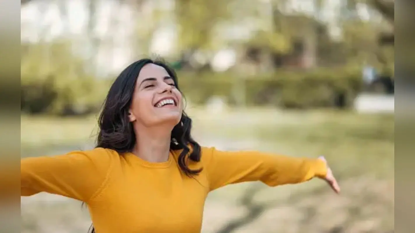 खुशियों की ये खुराक बढ़ाएगी हैप्पी हॉर्मोन, डेली डाइट में करें शामिल