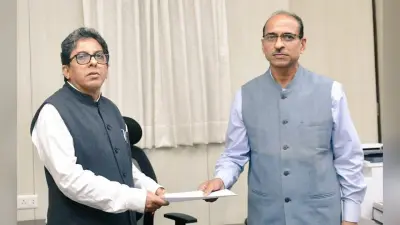 शोकॉज पर आलापन का जवाब- ‘जो मुख्यमंत्री ने कहा वो किया’, BJP ने बताया ममता के घोटालों का ‘राजदार’