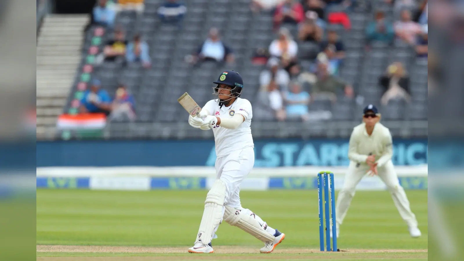 IND Vs ENG W: भाइयों के साथ छक्के मारने का कम्पटीशन करने वाली 17 साल की शेफाली ने अंग्रेजों की उड़ाईं धज्जियां, डेब्यू टेस्ट में रच दिया इतिहास