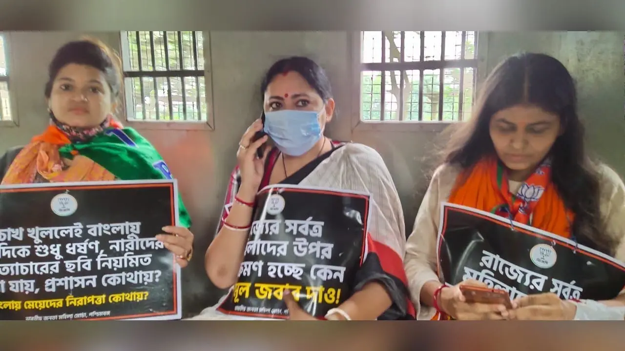 BJP महिला मोर्चा का ‘हल्ला बोल’, कोलकाता में हिंसा के खिलाफ प्रदर्शन, विधायक अग्निमित्रा पॉल गिरफ्तार