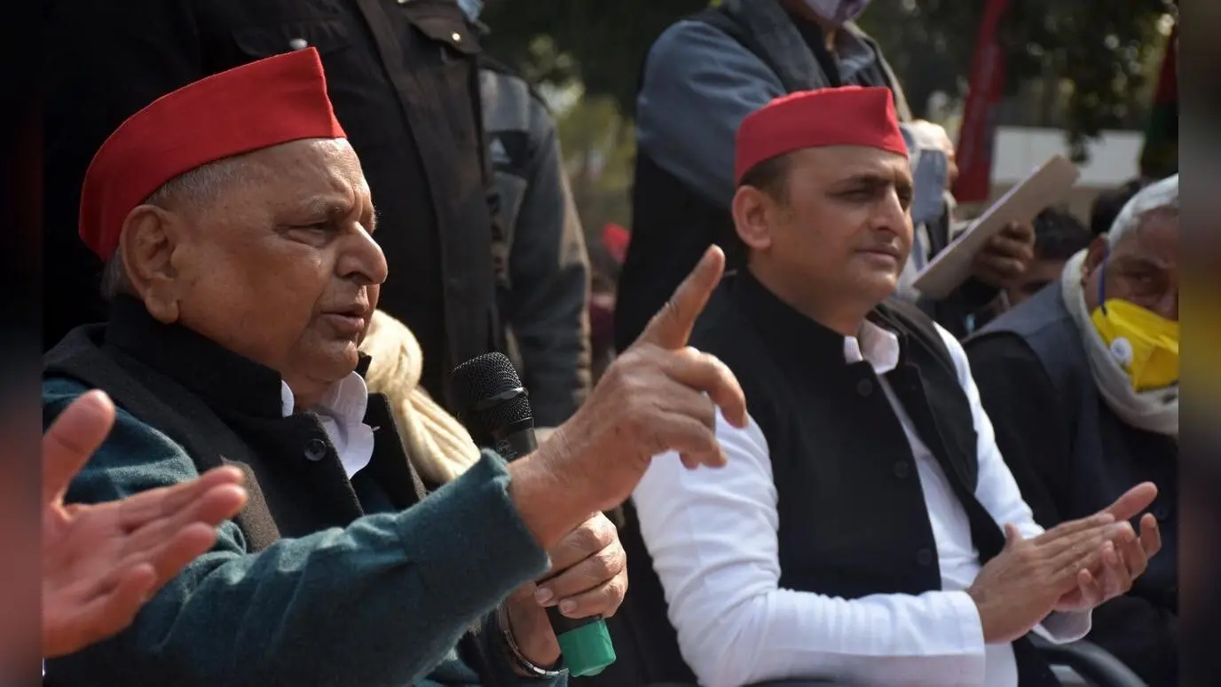 UP के सियासी अखाड़े के सबसे बड़े नेताजी, आज भी कहते हैं लोग- जिसका जलवा कायम है, उसका नाम मुलायम है
