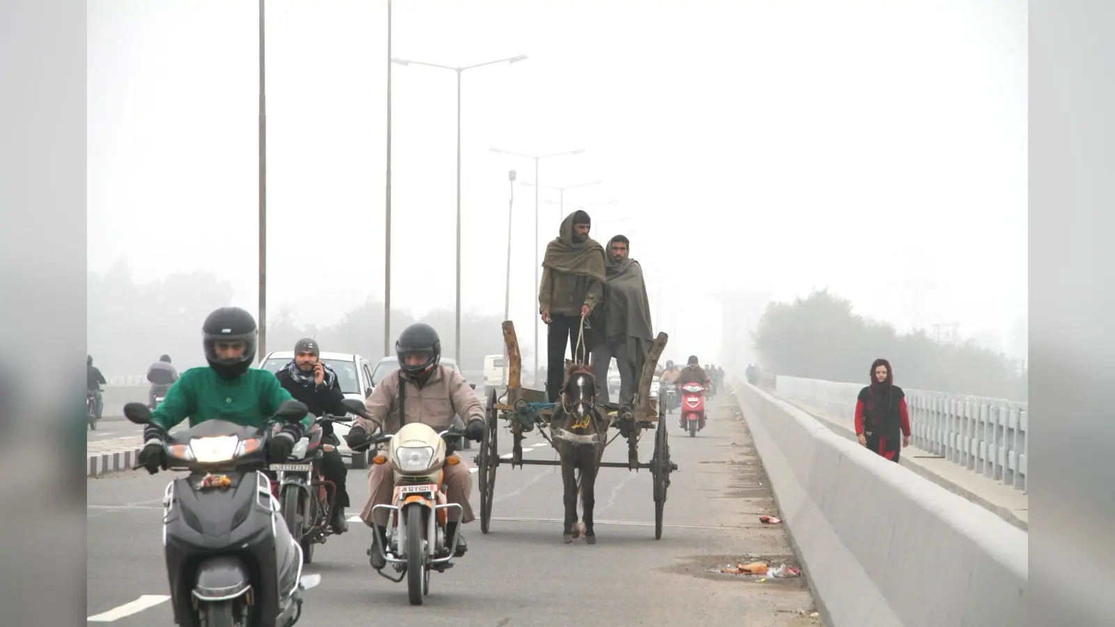इस साल समय से पहले उत्तर प्रदेश में शीतलहर का कहर, पड़ोसी राज्य में बर्फबारी से बढ़ी ठंड