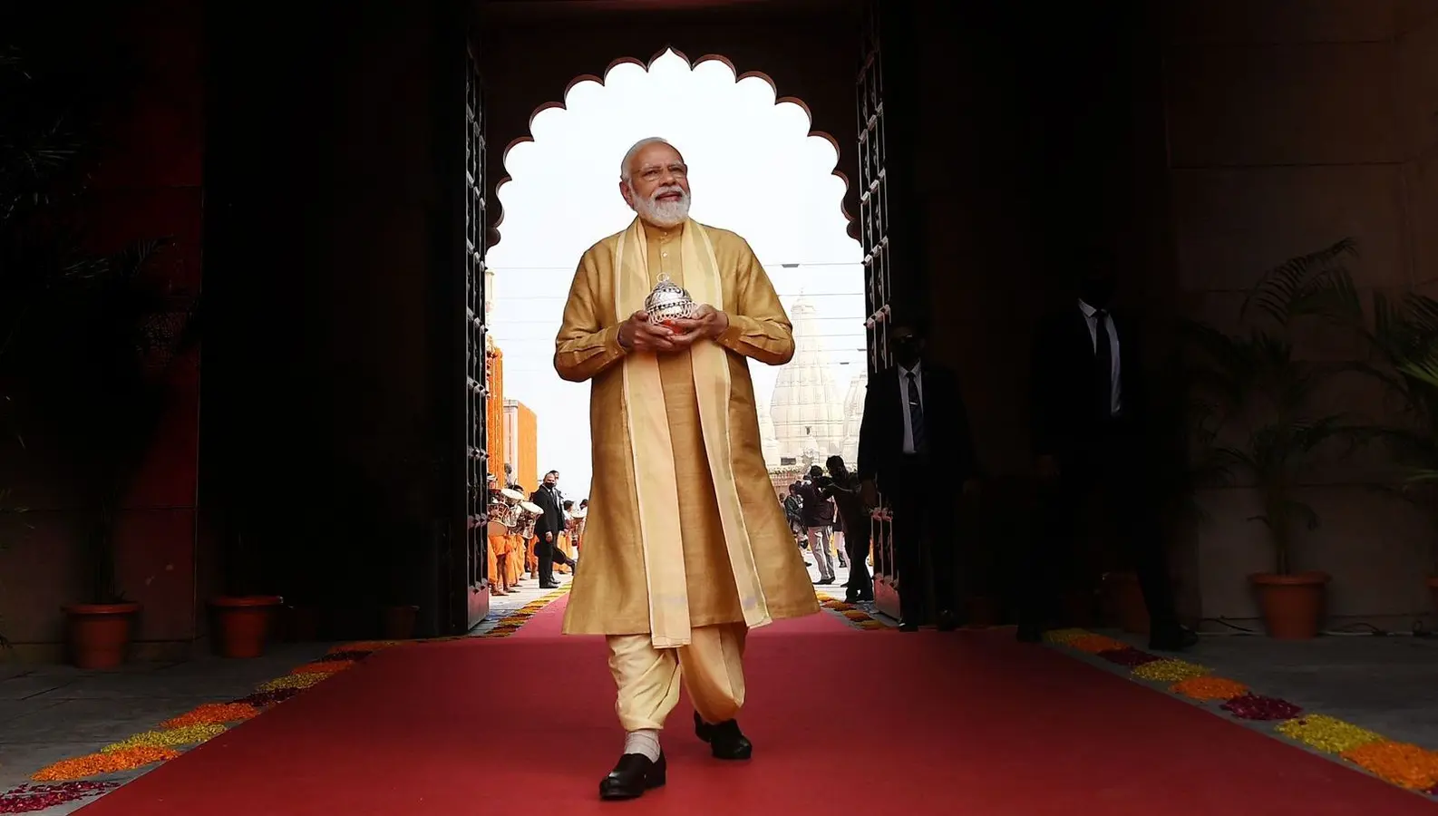 Kashi Vishwanath Dham: कार्यक्रम के हिसाब से बदला PM मोदी का लुक, लोकार्पण में परंपरागत परिधान का रखा ख्याल