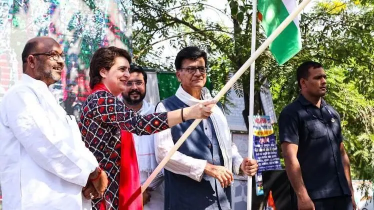 किसानों की कर्जमाफी से लेकर बेटियों को स्कूटी तक… प्रतिज्ञा यात्रा में प्रियंका गांधी वाड्रा के 7 बड़े ऐलान