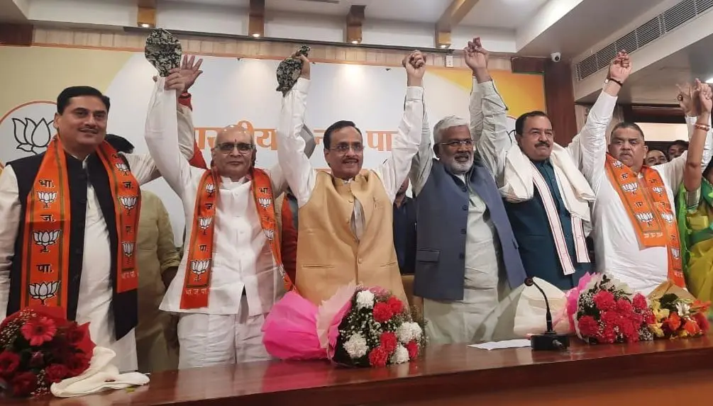 विपक्ष के 4 MLC सीपी चंद्र, रविशंकर पप्पू, रमा निरंजन और नरेंद्र भाटी बने भाजपाई, सपा-बसपा खेमे में बड़ी सेंध