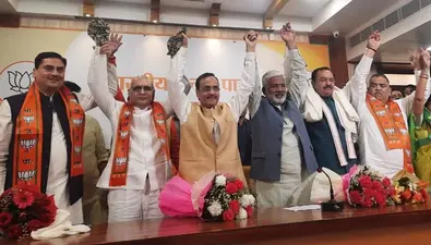 विपक्ष के 4 MLC सीपी चंद्र, रविशंकर पप्पू, रमा निरंजन और नरेंद्र भाटी बने भाजपाई, सपा-बसपा खेमे में बड़ी सेंध