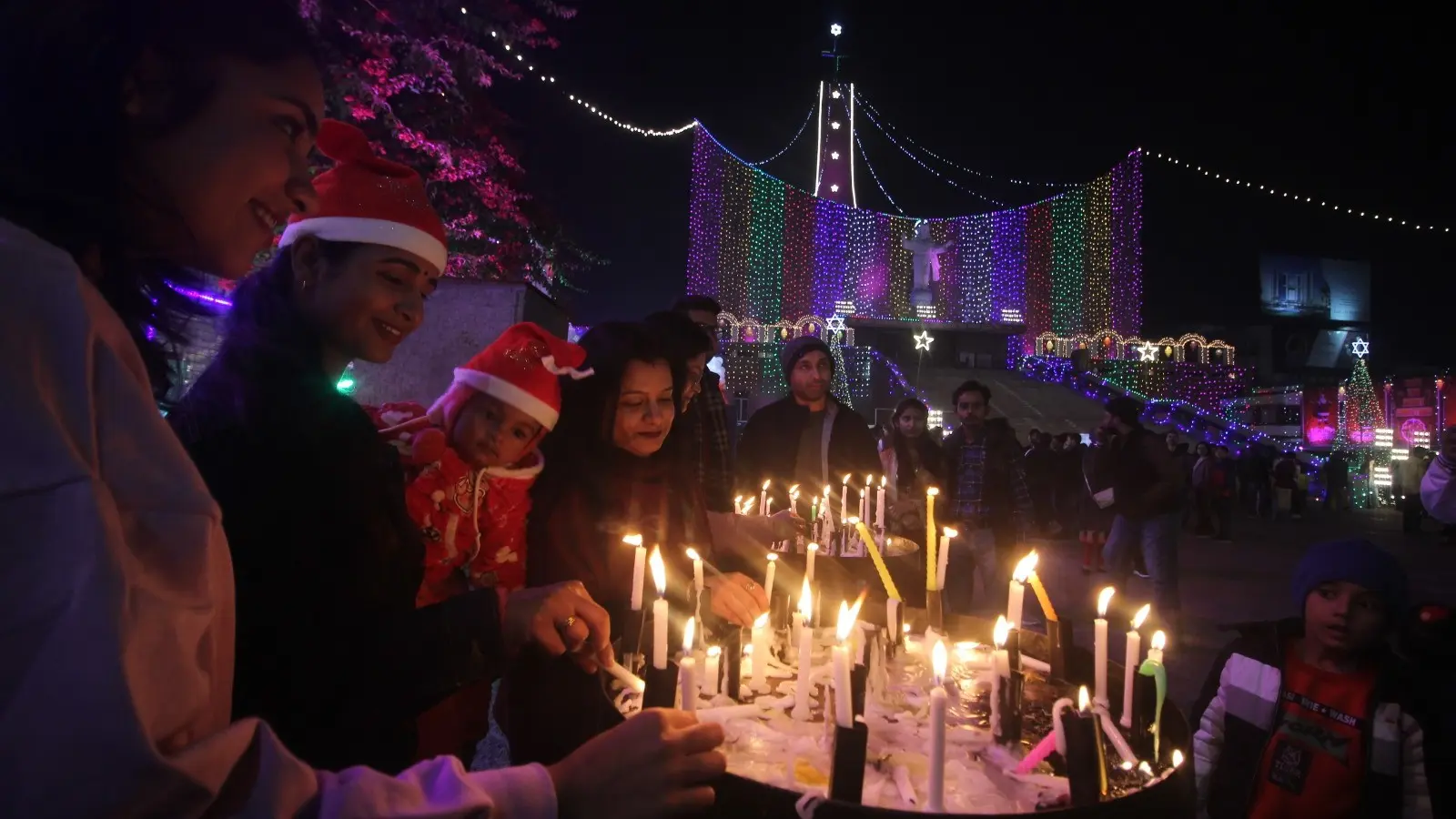 प्रेम के संदेश के साथ प्रभु यीशु का जन्मोत्सव आज, देशभर के गिरजाघरों में लोगों ने की प्रार्थना और मिस्सा पूजा