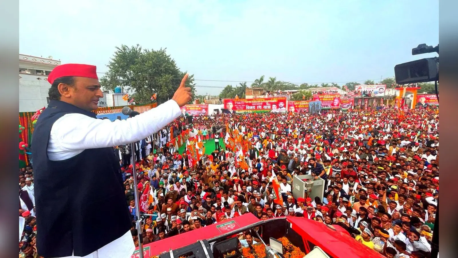 UP Election 2021: झांसी में अखिलेश यादव की ‘समाजवादी विजय यात्रा’, सपा सुप्रीमो बोले- ‘बाबा सब नौकरिया खा गए’